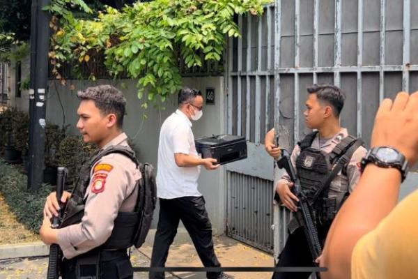 Polisi Bawa Koper Dan Printer Saat Geledah Rumah Firli Bahuri