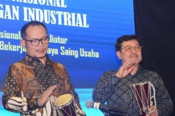 mediator hubungan industrial  berperan sebagai ujung tombak dalam membina dan mengembangkan hubungan industrial yang harmonis, dinamis dan berkeadilan