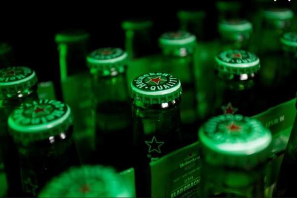 Heineken mengatakan penghematan akan dicapai dengan mendesain ulang organisasinya, mengurangi kompleksitas dan jumlah produknya dan mengidentifikasi pembelanjaannya yang paling tidak efektif.