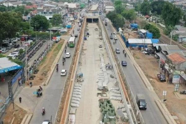 Underpass Bulak Kapal mulai dibangun sejak tanggal kontrak 24 September 2020, dengan masa pelaksanaan 540 hari kalender, hingga 17 Maret 2022.