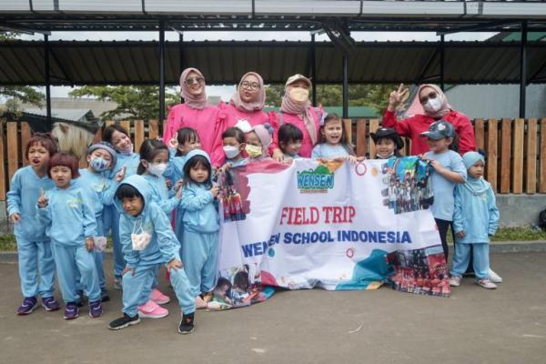 Artis cilik Mazaya Amania senangbetul mengikuti Field Trif dari Wensen School. 