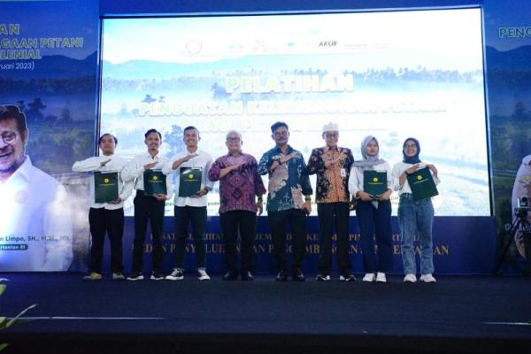 Pelatihan Petani Milenial, Mentan: Petani Muda Bisa Bergerak Di ...