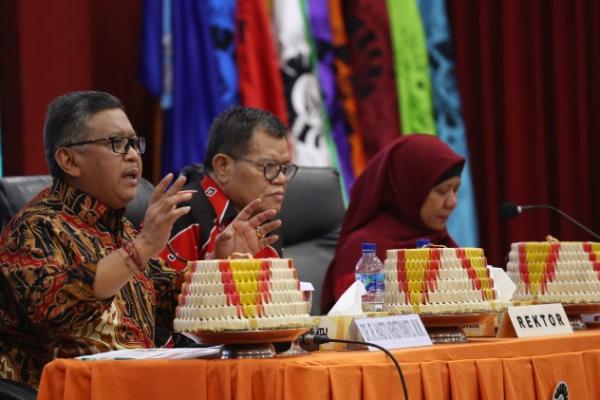 Hasto Benarkan Pertemuan dengan Romahurmuziy