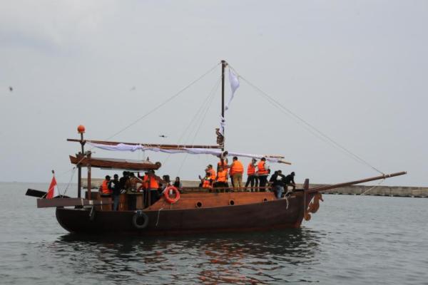 Dua Kapal Tradisional Karya Vokasi Resmi Berlayar