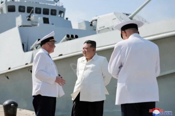 Kim Jong Un Siapkan Tentara AL untuk Perang Nuklir