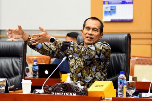 Wakil Ketua Komisi I DPR RI Abdul Kharis Almasyhari menyoroti dugaan kebocoran data pada instansi Badan Kepegawaian Negara (BKN) yang mengakibatkan bocornya data 4,7 juta PNS.