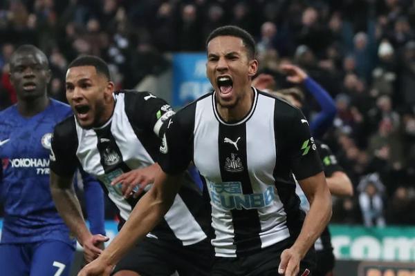 Newcastle Pinjamkan Isaac Hayden ke Klub Belgia