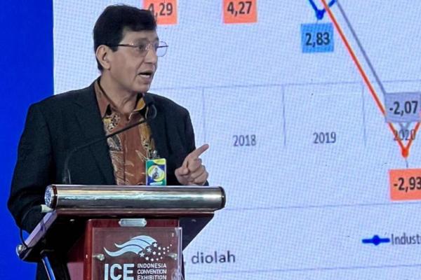 Pertumbuhan yang signifikan juga tercermin dalam produksi crude steel Indonesia, yang mencapai 15,6 juta ton pada tahun 2022.