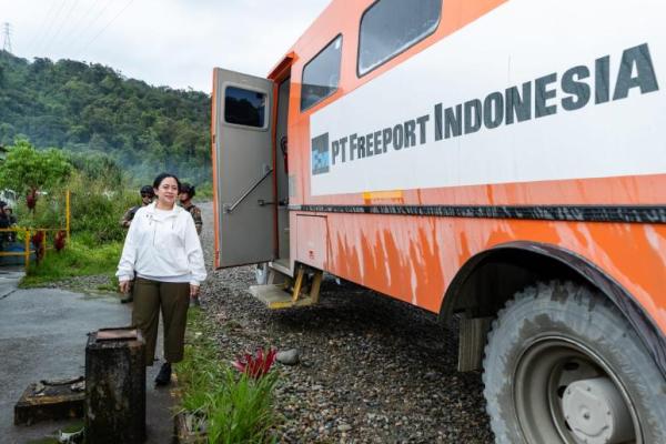 Pembangunan smelter-smelter akan menjadi langkah sangat positif untuk mewujudkan program hilirisasi industri serta meningkatkan perekonomian masyarakat sekitar yang akan terbantu akibat pembangunannya.