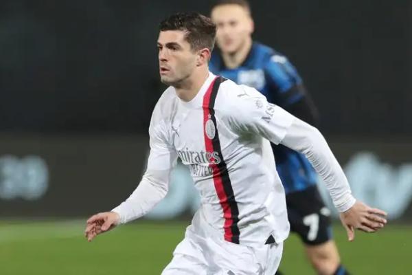 Penyerang sayap AC Milan, Rafael Leao, mengatakan bahwa rekan setimnya, Christian Pulisic, mampu tampil lebih moncer ketika bermain di posisi nomor 10