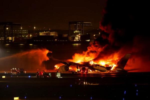 Tabrakan Pesawat, Ratusan Penumpang Dievakuasi dari Japan Airlines di Bandara Tokyo