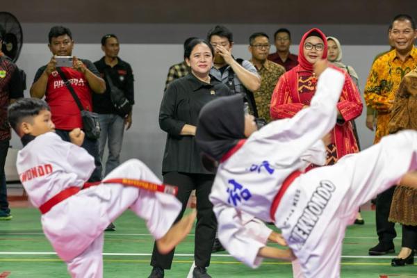 Olahraga adalah bagian dari usaha menyehatkan rakyat Indonesia. Kita ingin rakyat Indonesia sehat dan salah satunya dengan menggiatkan kegiatan olahraga. Dengan adanya GOR di Sukoharjo, kita ingin masyarakat di Sukoharjo memiliki tempat untuk berolahraga dan menjadi sehat-sehat semua.