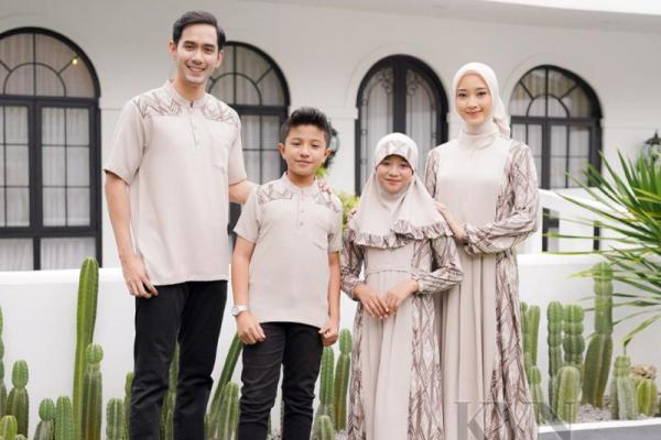 5 Jenis Model Baju Couple Lebaran untuk Tampil Serasi dengan Pasangan