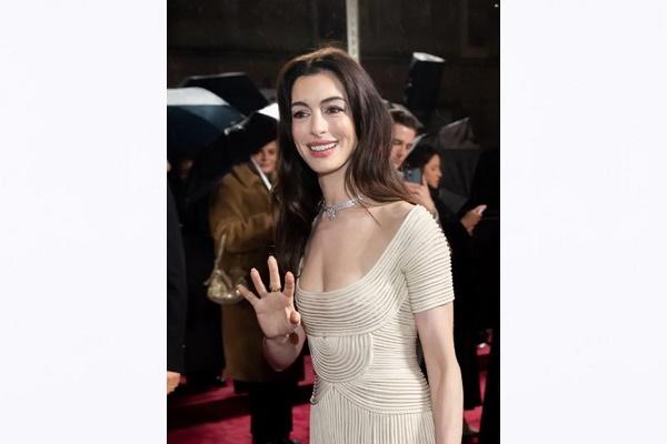 Anne Hathaway Minta Maaf atas Wawancara `Mengerikan`