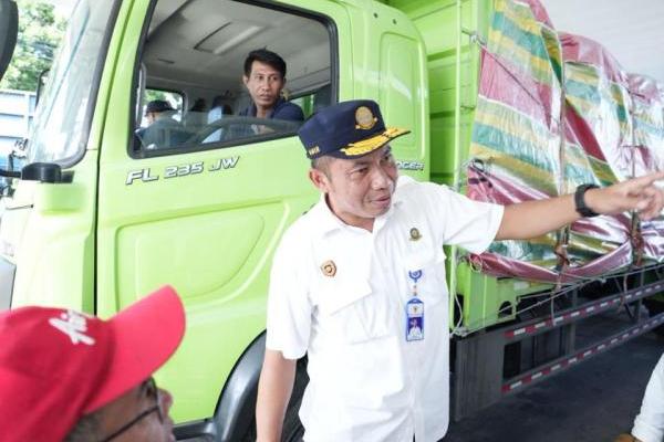 Transportasi darat adalah urat nadi pembangunan. Semua sektor pembangunan sangat bergantung pada sektor transportasi. 