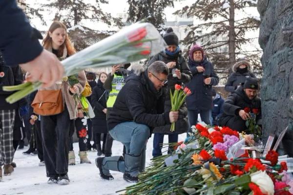 Kematian Kritikus Navalny Tinggalkan Keputusasaan dan Sikap Apatis di Moskow