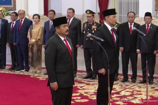 Hadi Tjahjanto menggantikan posisi Mahfud MD yang mengundurkan diri.