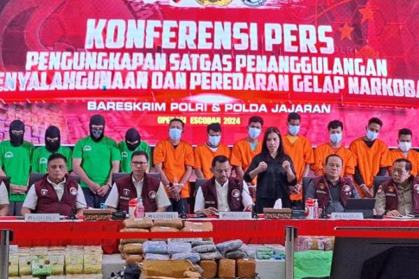 Total lebih dari 21 ribu orang tersangka kasus narkotika telah ditangkap, termasuk  4 tersangka jaringan Fredy Pratama