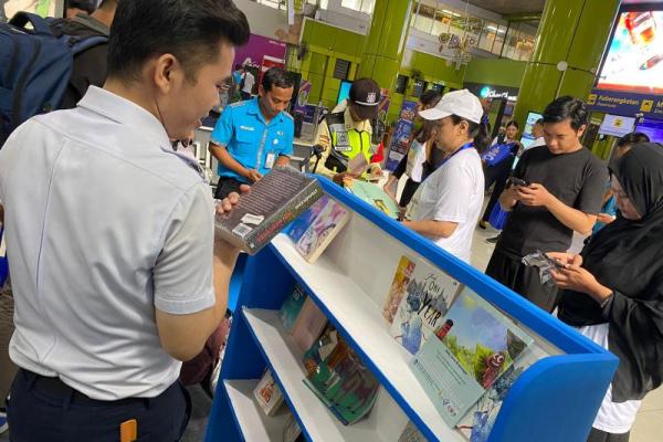 Asyik! Puluhan Ribu Buku Jadi "Oleh-oleh" Pemudik Kereta Api