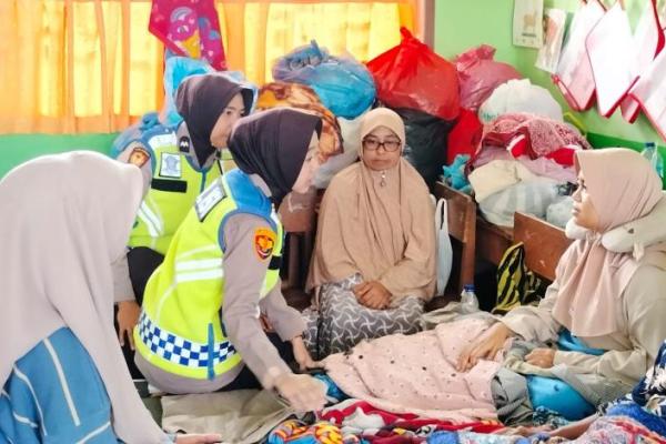 SSDM Polri kerahkan tim kemanusiaan untuk membantu pemulihan korban banjir lahar dingin di Sumatera Barat