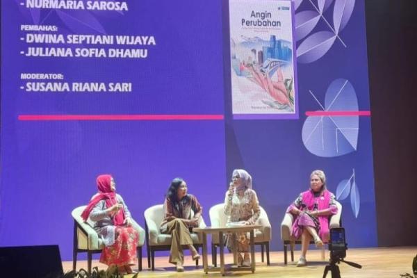 Ketua Women in Logistics and Transport (WiLAT) Indonesia, Nurmaria Sarosa meluncurkan buku perdana `Angin Perubahan`: Catatan Kecil tentang Pemberdayaan Perempuan Menuju Perubahan.
