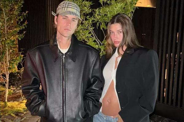 Justin Bieber Bangga Posting Foto Perut Buncit Istrinya Hailey Bieber