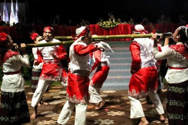 Universitas Tarumanagara (Untar) mengangkat budaya Provinsi Maluku dalam pelaksanaan wisuda ke-83, yang berlangsung di JCC Senayan, Jakarta
