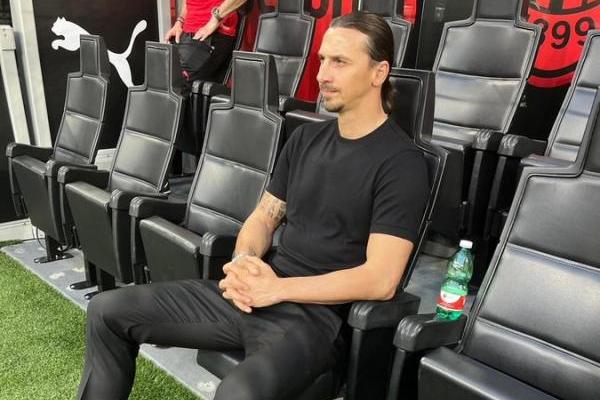 Ibrahimovic memberikan sinyal bakal menjadi pelatih AC Milan, pasca mantan pesepak bola 42 tahun itu memutuskan pensiun pada 2023 lalu.