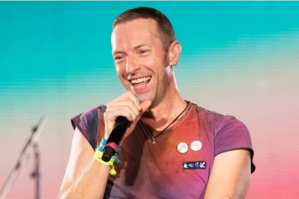 Vokalis Coldplay Chris Martin Nyanyikan Lagu Love Story untuk Penggemar Taylor Swift di Wina