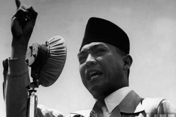 Momentum hari ini, Hari Lahir Pancasila, mari gunakan untuk membaca kembali pemikiran Bung Karno, dan juga para pendiri bangsa lainnya, merenungi cita-cita yang mereka idamkan untuk bangsa yang besar ini. Selamat Hari Lahir Pancasila!