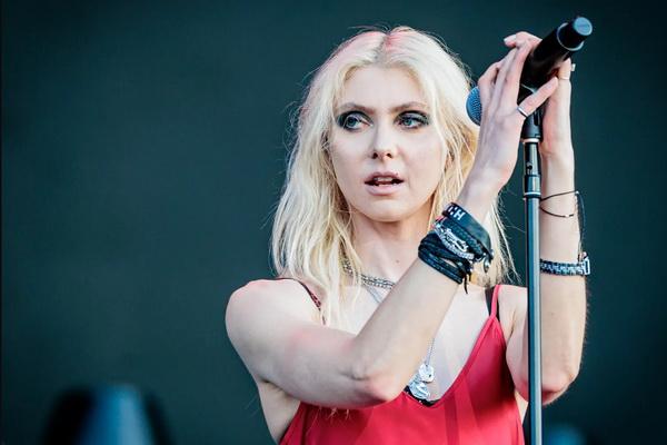 Gara-gara Digigit Kelelawar, Taylor Momsen Terpaksa Disuntik Rabies