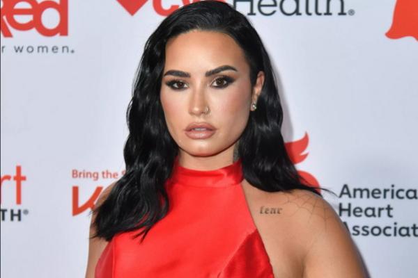 Ungkap Kesehatan Mentalnya, Demi Lovato Jalani Perawatan sampai 5 Kali
 