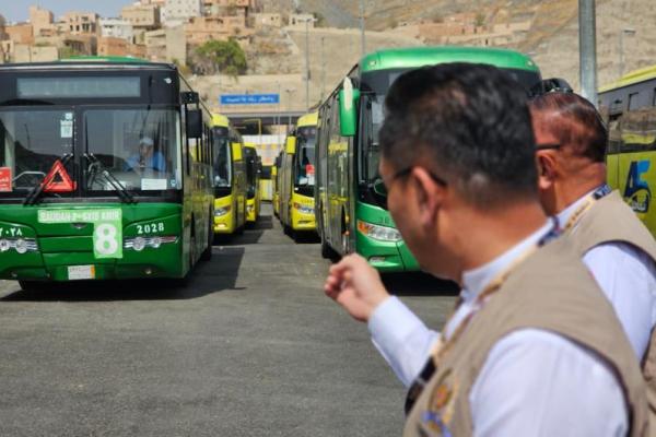 Terus terang saja, bagi kami dari hasil pemantauan kami masih belum menunjukkan bahwa jumlah bus yang disediakan bagi calon jemaah haji ini jauh dari ramah lansia.