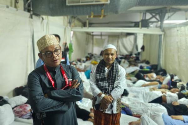 Wakil Ketua Komisi VIII DPR RI, Ace Hasan Syadzily, melakukan Inspeksi Mendadak (Sidak) ke maktab 72 di Mina untuk memantau kondisi jamaah haji Indonesia.