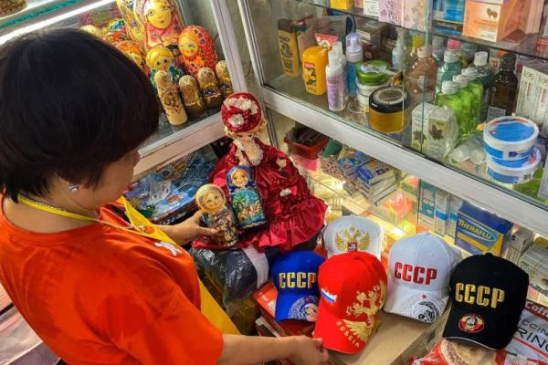 Jelang Kunjungan Putin, Penduduk Hanoi Ramai Memuji sebagai Pemimpin Dunia dan Idola