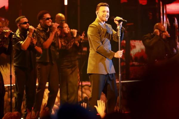 Di Atas Panggung Justin Timberlake Ungkap Pekan yang Berat Usai Insiden Penangkapan