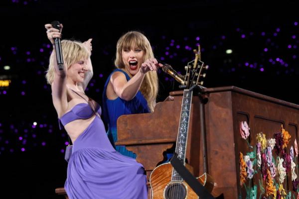 Kejutan, Taylor Swift Ajak Duet Sahabatnya Hayley Williams Manggung di Eras Tour London