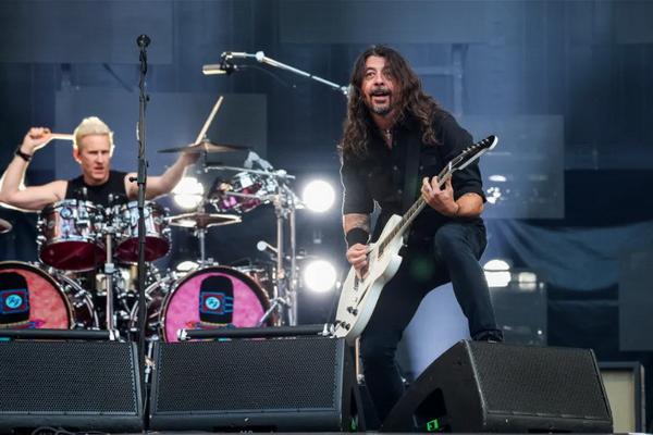 Gara-gara Sebut Error Tours, Penggemar Taylor Swift Serbu Vokalis Foo Fighters Dave Grohl