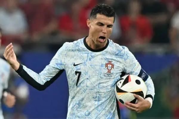Cristiano Ronaldo gagal mencetak gol di babak penyisihan grup turnamen internasional besar untuk pertama kalinya dalam karirnya di Euro 2024.