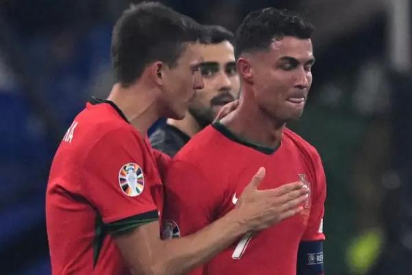 Menurut Hamann, Ronaldo lebih mementingkan dirinya sendiri, daripada membangun semangat tim Selecao