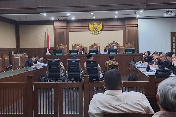Kepada Hakim Ketua Fahzal Hendri, Djoko Dwiyono, mengakui telah lalai dengan adanya tulisan Bukaka dalam proyek MBZ tersebut