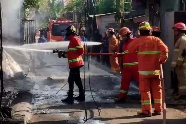 Kebakaran Gudang Perabot di Bekasi, Lima Orang Dinyatakan Tewas