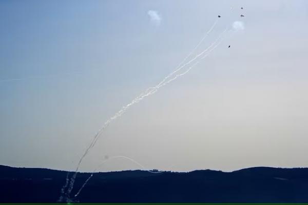 Balas Pembunuhan Israel terhadap Pemimpinnya, Hizbullah Luncurkan Rentetan Roket