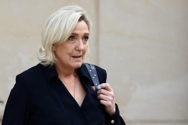 Le Pen Salahkan Presiden Macron atas Kemacetan Pemerintahan Prancis