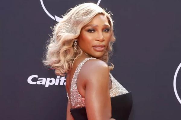 Serena Williams Tampil Glamor ala Hollywood Kuno di Karpet Merah ESPYS 2024