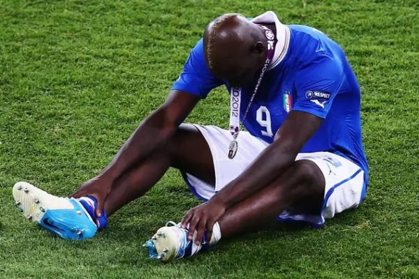 Mario Balotelli selangkah lagi akan kembali ke Serie A, setelah berstatus agen bebas sejak meninggalkan klub Turki, Adana Demirspor, pada awal tahun ini.