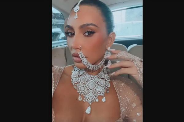 Kim Kardashian Tampil Bling-bling Pakai Berlian di Pernikahan Anant Ambani-Radhika Merchant