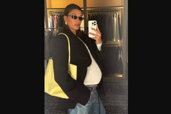 Sejak Umumkan Kehamilan, Hailey Bieber Rajin Selfie Baby Bump