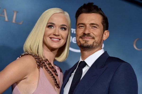  Katy Perry Ledek Wajah Orlando Bloom yang tak Menua, Kesaktian Peri atau Bajak Laut?