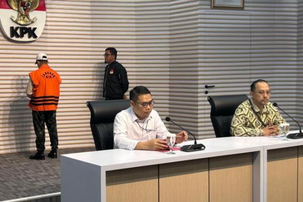 Muhaimin Syarif diduga memberikan suap sebesar Rp7 miliar kepada Abdul Gani Kasuba.